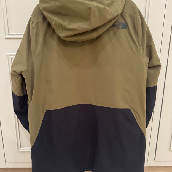 North Face Men’s Chakal Insulated Performance Jacket - Large - Picture 2 of 5